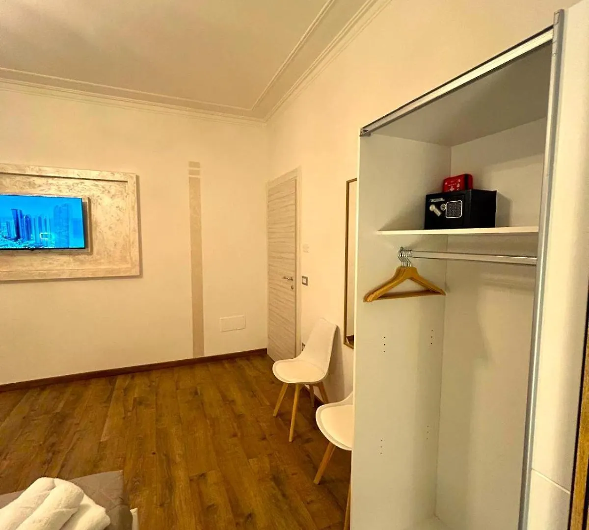 Effe Home Catania 0*,  Italy